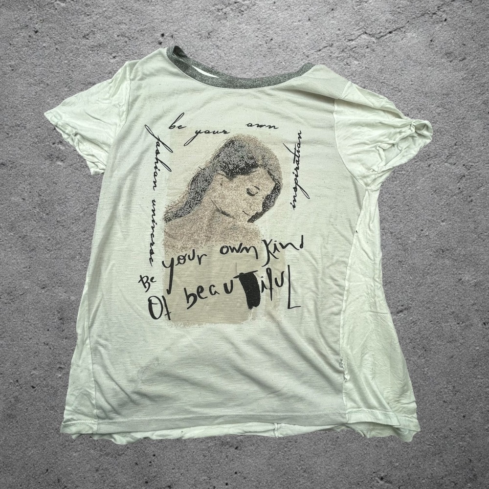 Marisa Graphic Tee‎ White Glitter Portrait Silver Ringer Neck Y2K Large
